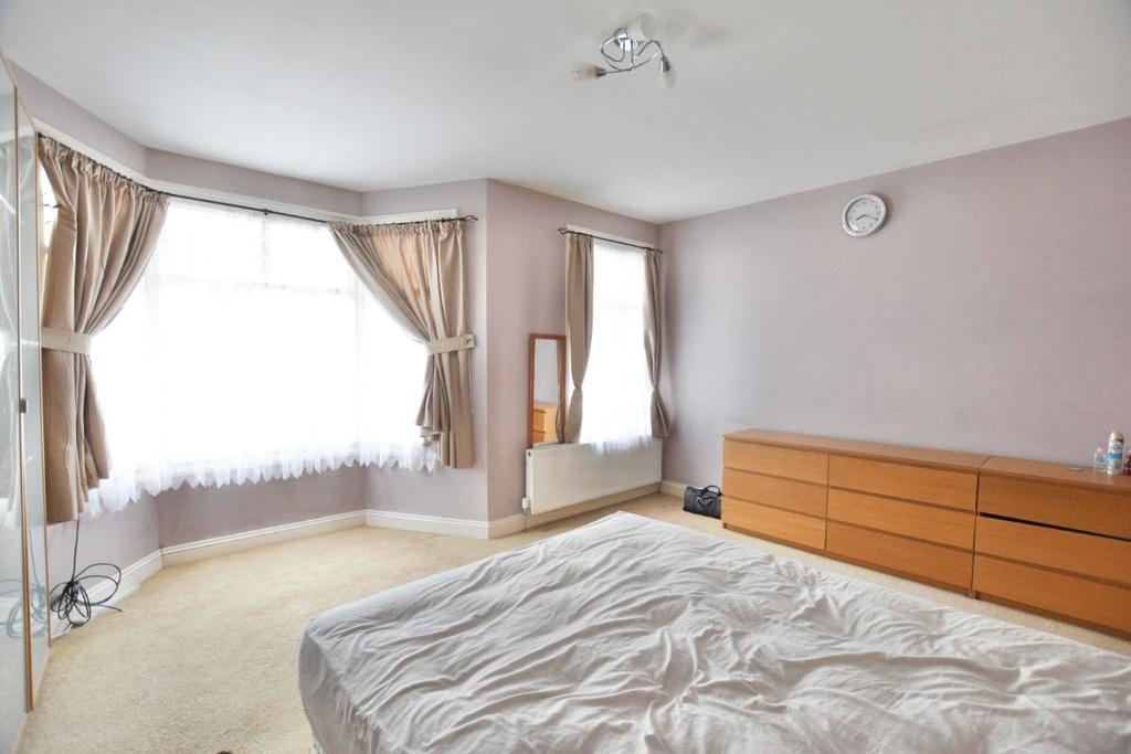 Windsor Road, E7 6 bed semidetached house £2,600 pcm (£600 pw)