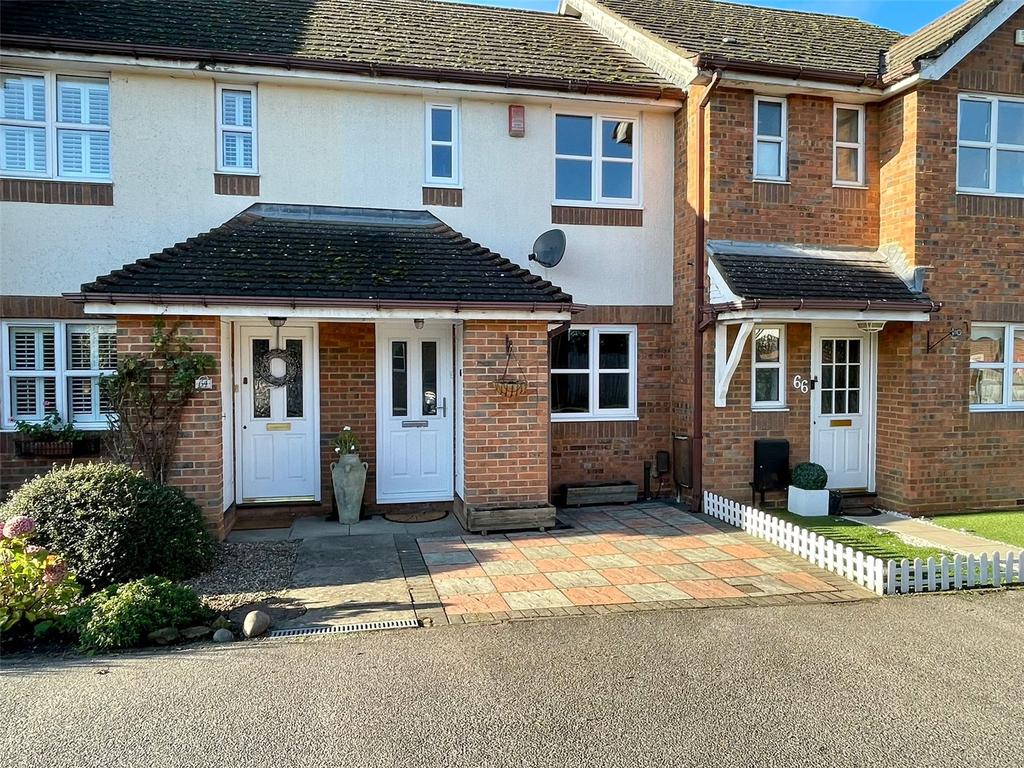Riverview Gardens, Cobham, Surrey, KT11 2 bed terraced house £1,600