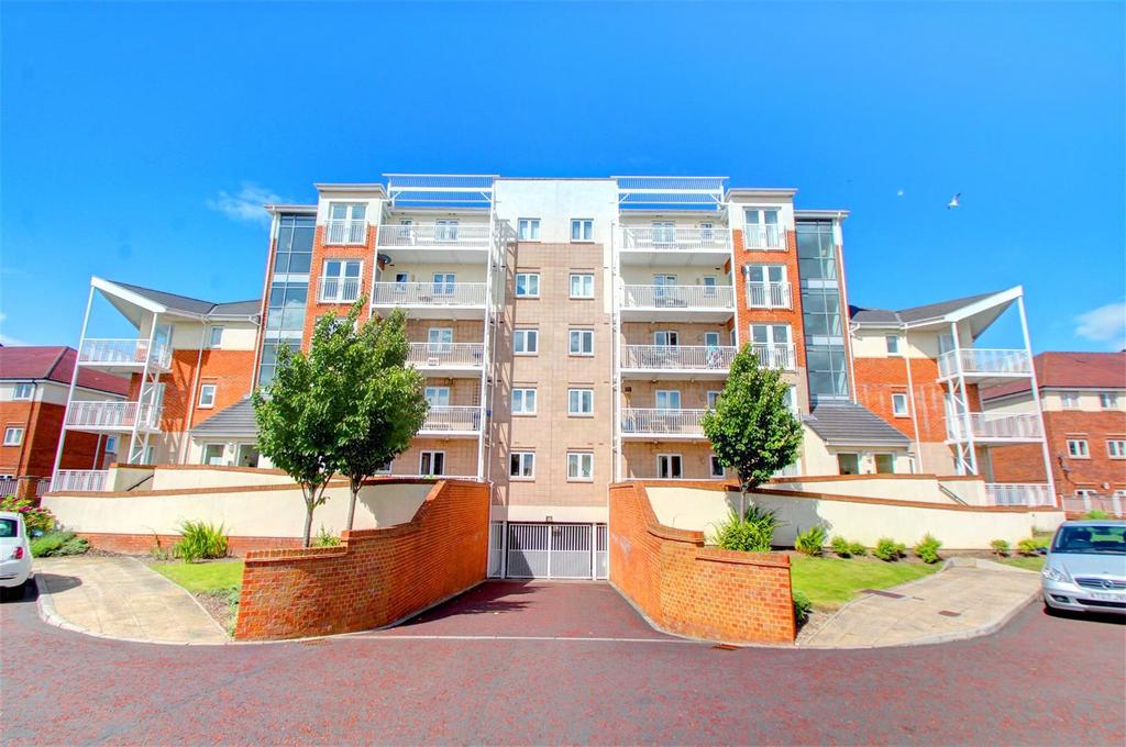 Kingfisher Court, Dunston Riverside... 2 bed apartment to rent £925