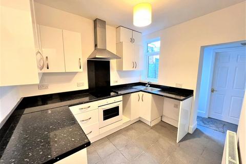 2 bedroom end of terrace house to rent, Coniston Road, Barnsley, S71