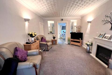 1 Highlands Close, Neath, SA10 6TT