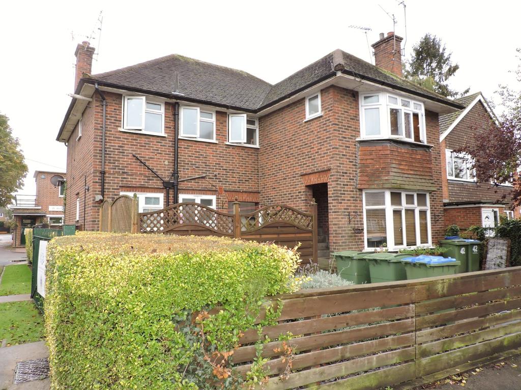 Copse Road, Cobham, KT11 1 bed apartment £1,100 pcm (£254 pw)