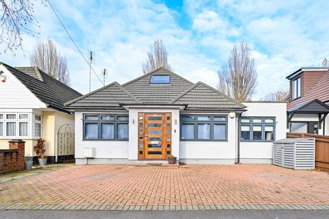 194 The Fairway, Ruislip, HA4 0SL