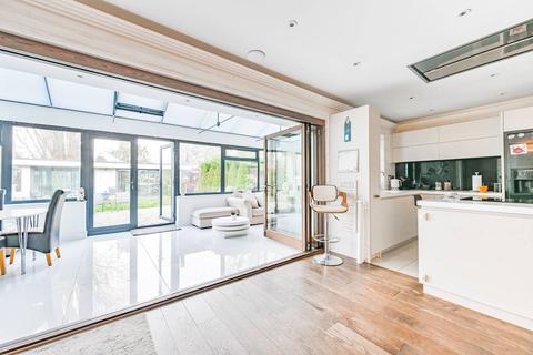 194 The Fairway, Ruislip, HA4 0SL