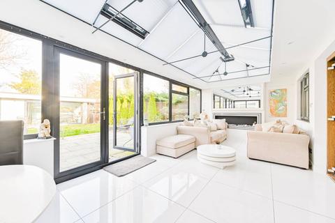 194 The Fairway, Ruislip, HA4 0SL