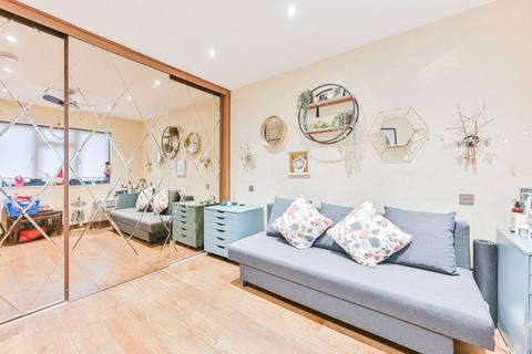 194 The Fairway, Ruislip, HA4 0SL