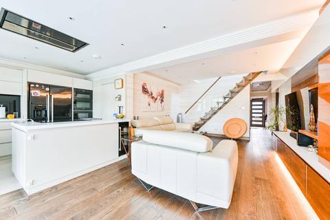 194 The Fairway, Ruislip, HA4 0SL