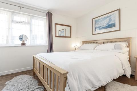 undefined, Finnart Close, Weybridge, KT13