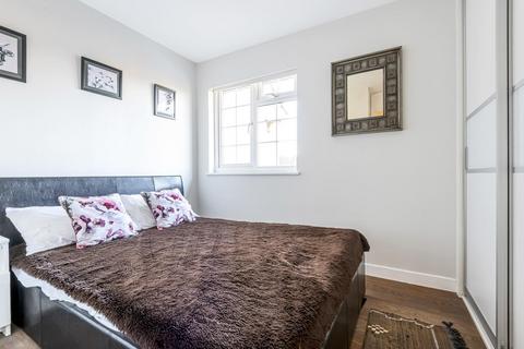 undefined, Finnart Close, Weybridge, KT13