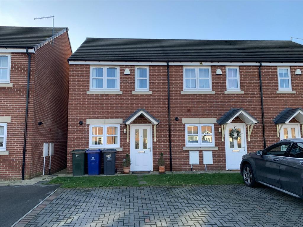 Hawk Drive, Blaxton, Doncaster, DN9 2 bed semidetached house to rent £735 pcm (£170 pw)