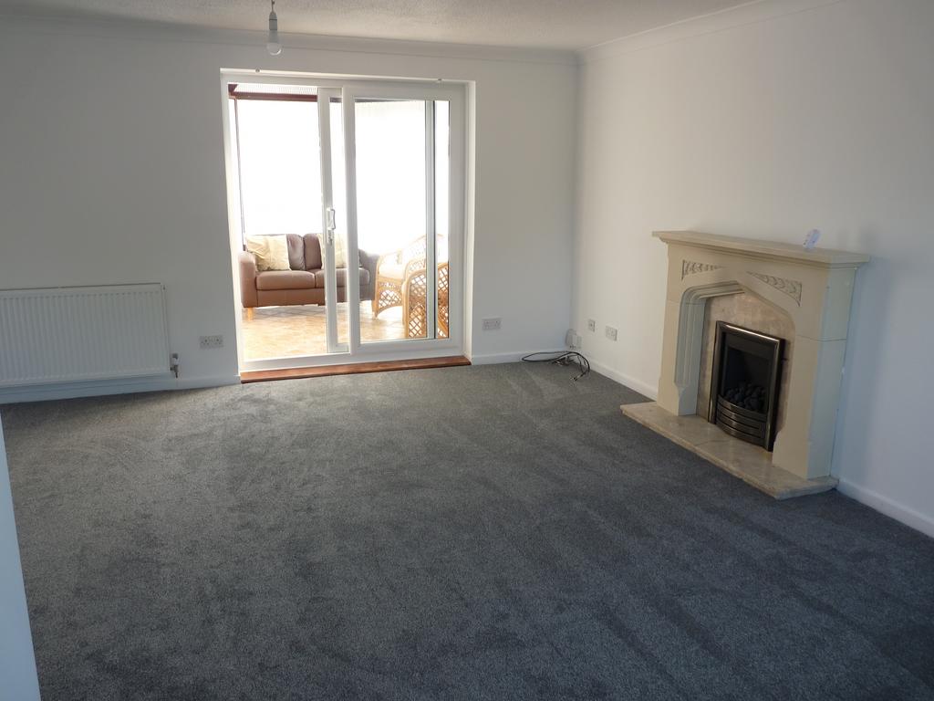 Living room door leading into conservatory