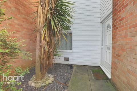3 Bernard Close, Huntingdon, PE29 7BG