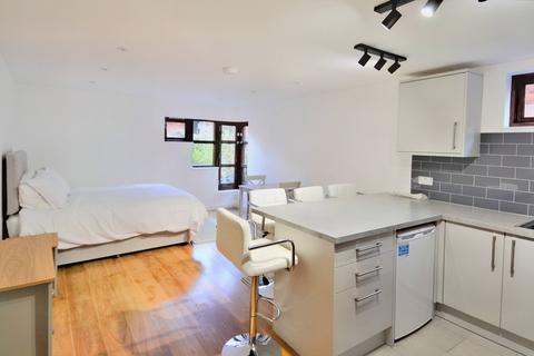 Studio to rent - Moreton Street, London SW1V