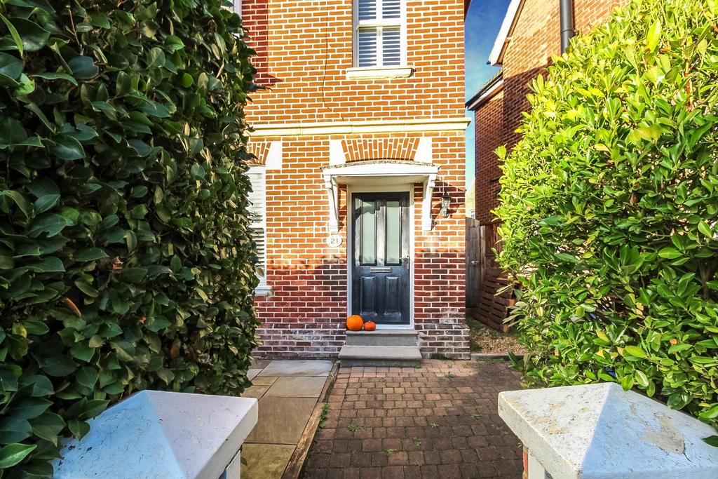 Mentone Road, Ashley Cross, Poole 3 bed semidetached house to rent £