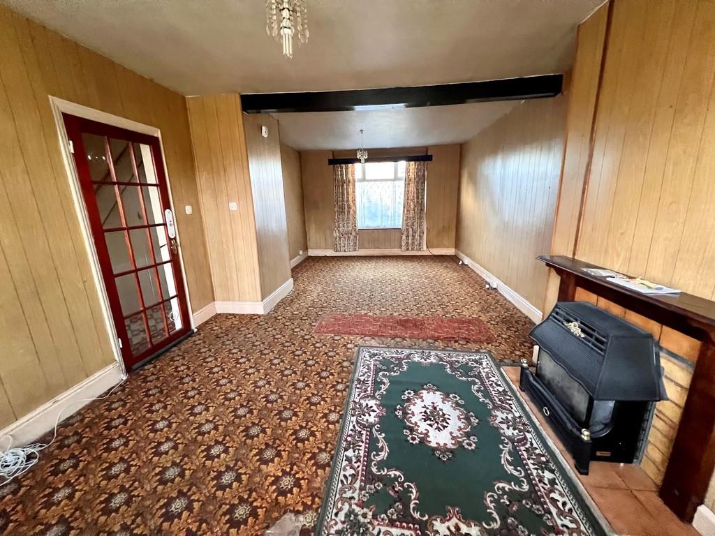 Hurst Road, Longford, Coventry, CV6 6EJ 3 bed semidetached house £