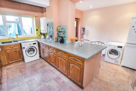 2 bedroom semi-detached house for sale - Earlsbrook Road, Redhill
