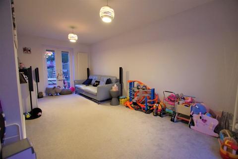 70 Byrds Lane, Uttoxeter, ST14 7NT