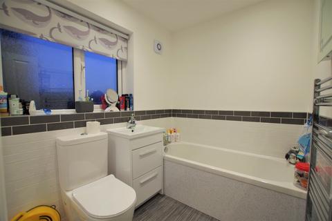 70 Byrds Lane, Uttoxeter, ST14 7NT
