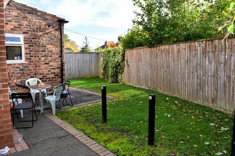 6 bedroom semi-detached house to rent, Mornington Crescent, Fallowfield, Manchester