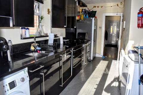 6 bedroom semi-detached house to rent, Mornington Crescent, Fallowfield, Manchester