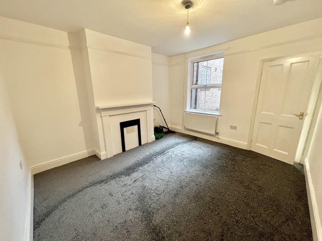 Balderton Gate, Newark 3 bed end of terrace house £725 pcm (£167 pw)