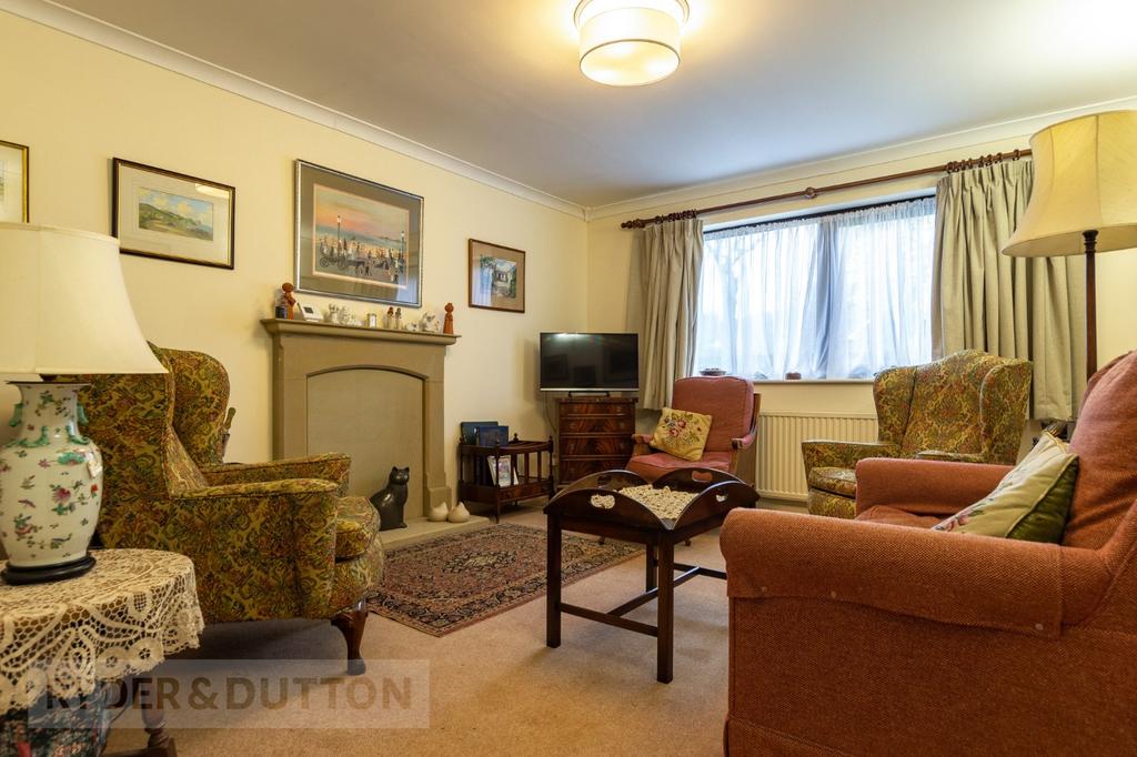 Glengarth, Uppermill, Saddleworth, OL3 2 bed apartment £215,000