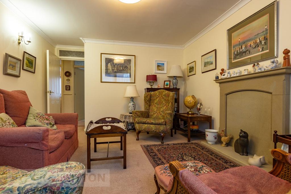 Glengarth, Uppermill, Saddleworth, OL3 2 bed apartment £215,000