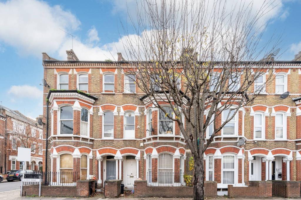 Severus Road, Clapham Junction... 2 bed flat - £580,000