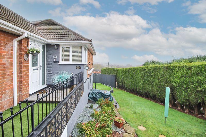 Kipling Road, THE STRAITS, DY3 3DZ 2 bed detached bungalow £300,000