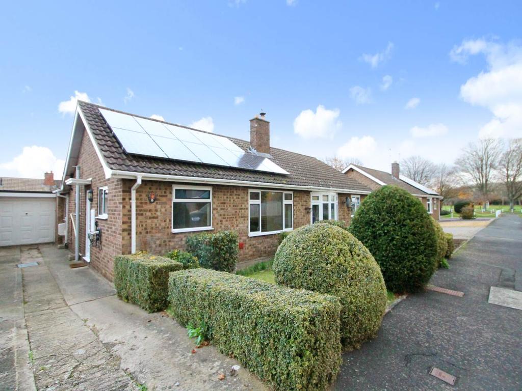 Drysdale Close, Wickhamford, Nr Evesham 2 bed semidetached bungalow
