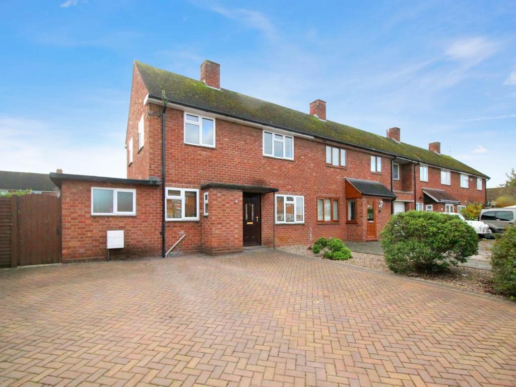 Evesham, 3 bed semidetached house £1,050 pcm (£242 pw)