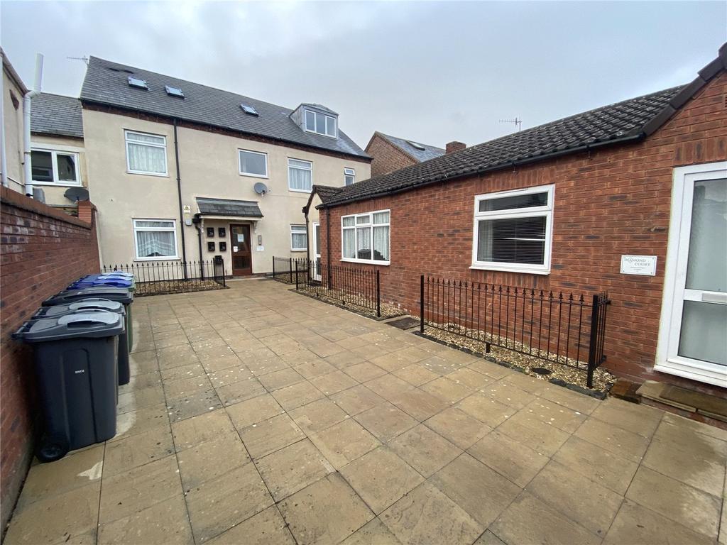 Spinners End Drive, Cradley Heath... 1 bed apartment £495 pcm (£114 pw)