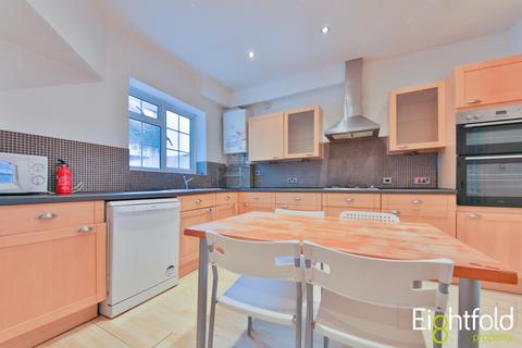 4 bedroom terraced house to rent, Carlyle Street, Brighton