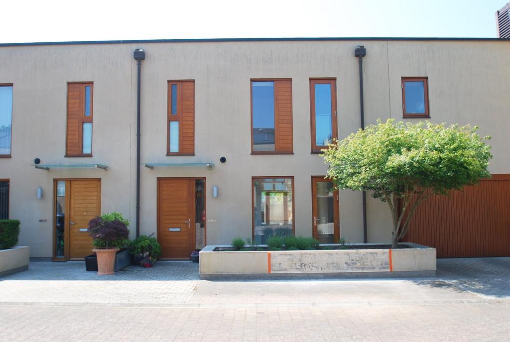 Cliveden Gages, Taplow, Buckinghamshire, SL6 3 bed terraced house for