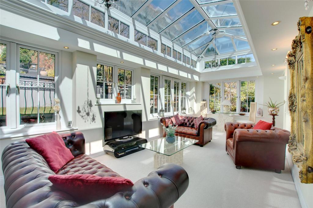 Holmewood Drive, Rowlands Gill, NE39 4 bed detached house £535,000