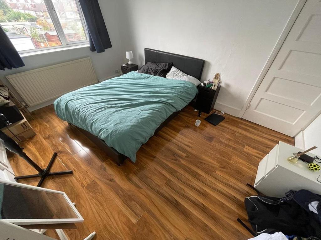 Tudor Walk, Watford 1 bed flat £1,295 pcm (£299 pw)