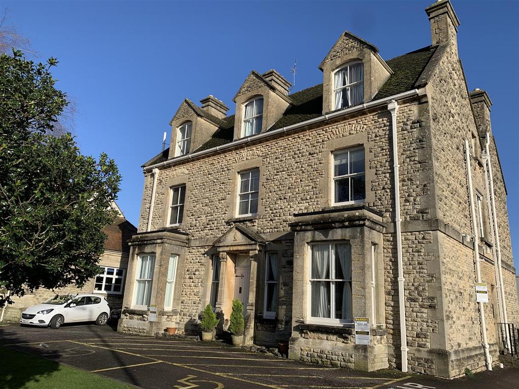 Victoria Road, Cirencester 1 bed flat £135,000