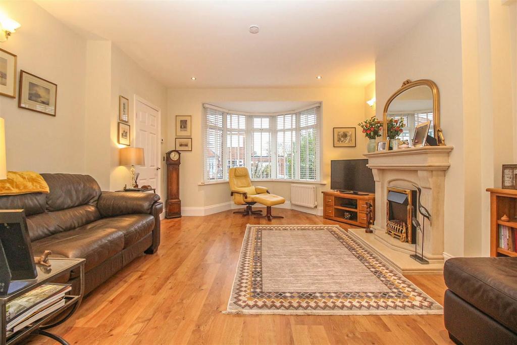 Chatsworth Gardens, Westerhope, Newcastle Upon Tyne 3 bed semidetached house £180,000