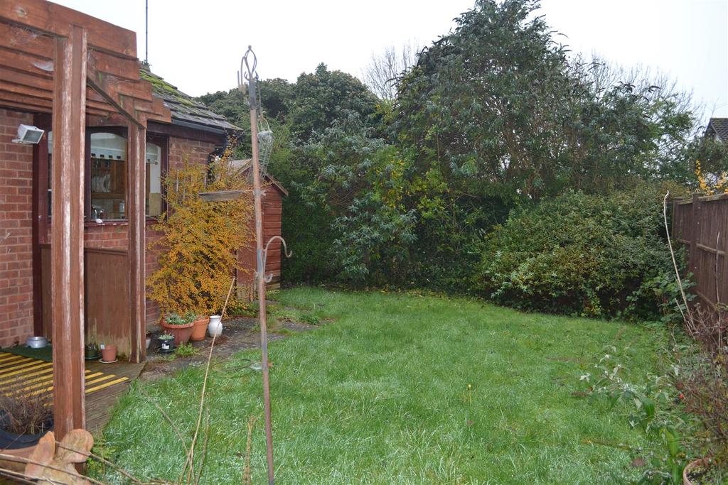 Buckfield Road, Leominster 2 bed semidetached bungalow £210,000