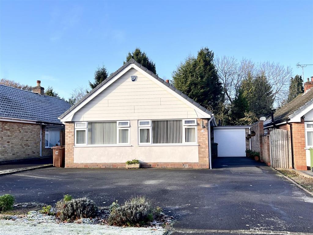 Fulford Hall Road, Tidbury Green, Solihull 2 bed detached bungalow £