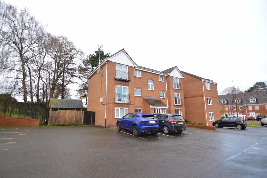 Murdoch Drive, Kingswinford 2 bed flat £695 pcm (£160 pw)