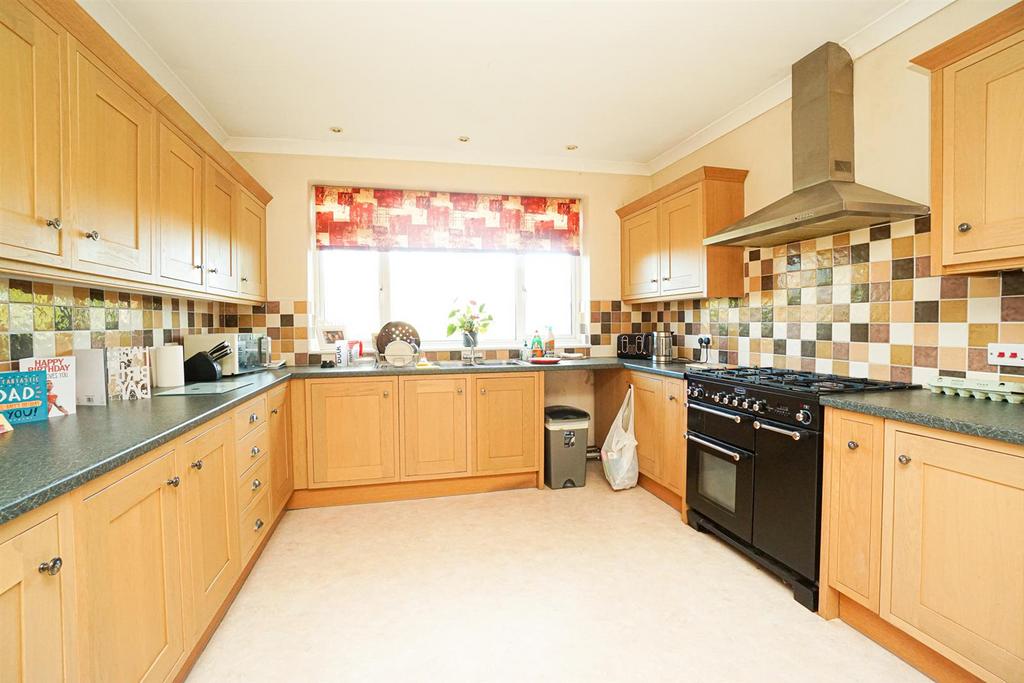 Amherst Road, Hastings 4 bed detached house £475,000