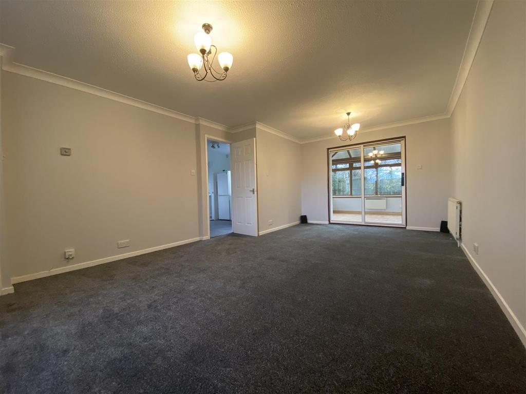 Allison Crescent, Perth 4 bed detached house £1,250 pcm (£288 pw)