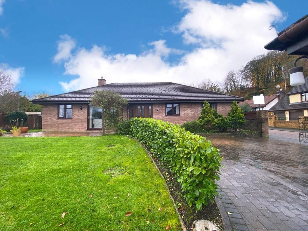 Ashleigh Park, Bampton, Tiverton, Devon 4 bed bungalow £500,000