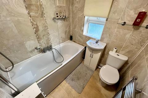 46 Blaze Park, Wall Heath, Kingswinford, DY6 0LR