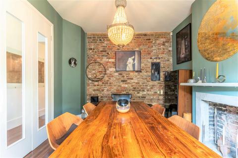 5 Cricketfield Road, London, E5 8NR