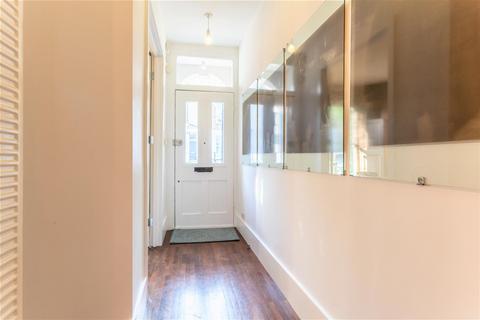 5 Cricketfield Road, London, E5 8NR