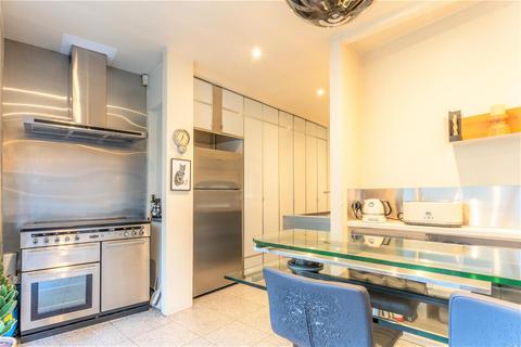 5 Cricketfield Road, London, E5 8NR