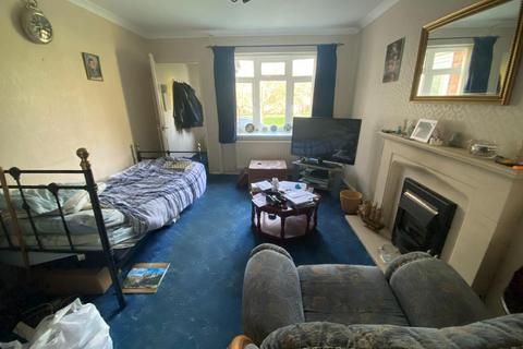 3 bedroom detached house for sale - Chatsworth Avenue, Goldenash, Northampton NN3