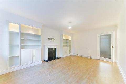 2 bedroom apartment to rent, Lancaster Court, Banstead